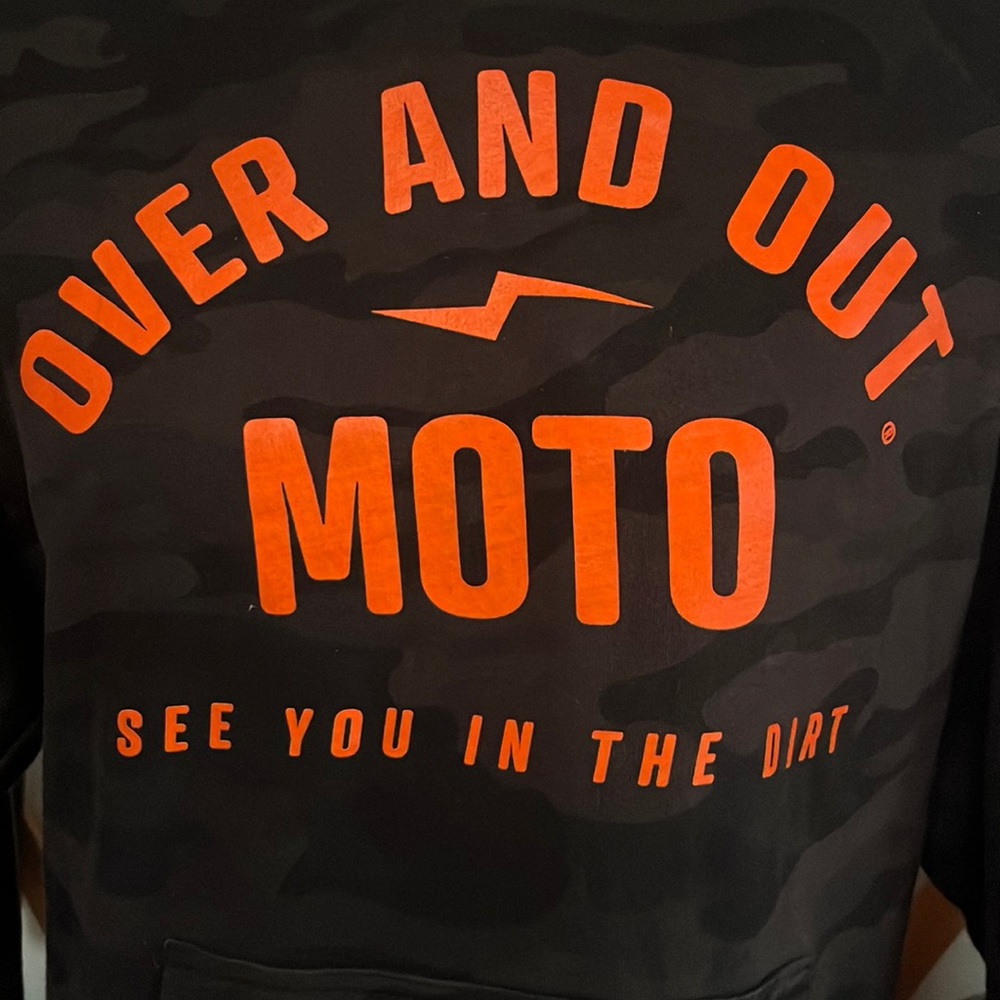 Independent trading Co NWOT hoody camouflage with Neon Men’s Small neon unisex